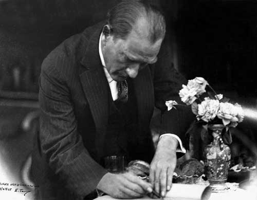 MUSTAFA KEMAL ATAT�RK